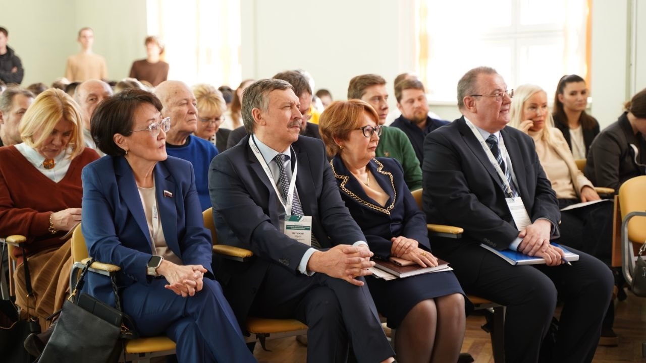 Депутат Госдумы Оксана Дмитриева провела в Санкт-Петербургском филиале Финансового университета круглый стол по пенсионной системе с участием федеральных и региональных ведомств